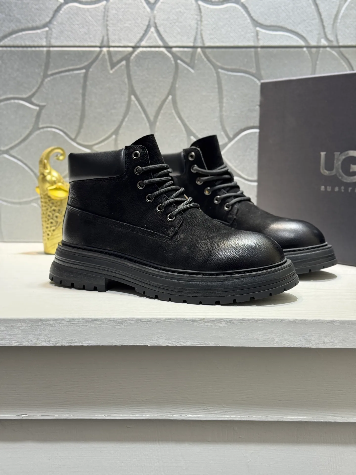 Men's men's shoes 💰660 [New style] 🦥🦥UGG - high-end quality 🔥Australian imported wool 🔥Full fur original single entry and exit counter without pressure, let you feel no replacement 💏The upper is made of first-layer cowhide 'all original Australian wool' Strict men's boots thick wool can be distinguished by the naked eye 💓Real wool keeps warm and does not smell like feet, warms the whole winter ✨Carefully crafted for those who know the goods🔥Size: 38-44 (45 customized